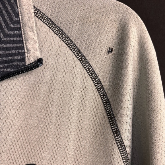 Gray Under Armour Quarter Zip Pull Over Performance Jacket Medium cold gear - Picture 3 of 4